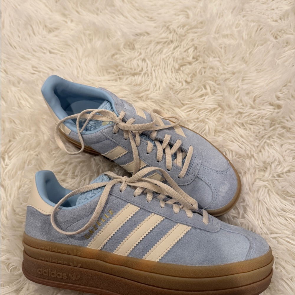 Women’s Adidas gazelle